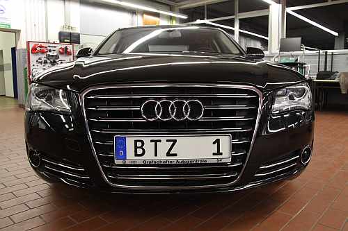 Audi A8 als Technikträger für überbetriebliche Lehrlingsunterweisungen.